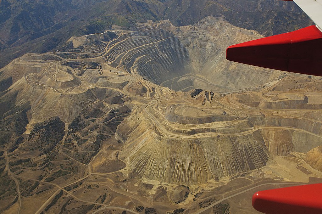 賓漢谷礦場 (Photo by BFS Man from Webster, TX, USA, License: CC BY 2.0, Wikimedia Commons提供, 圖片來源commons.wikimedia.org/wiki/File:Copper_Mine_(5069273777).jpg)