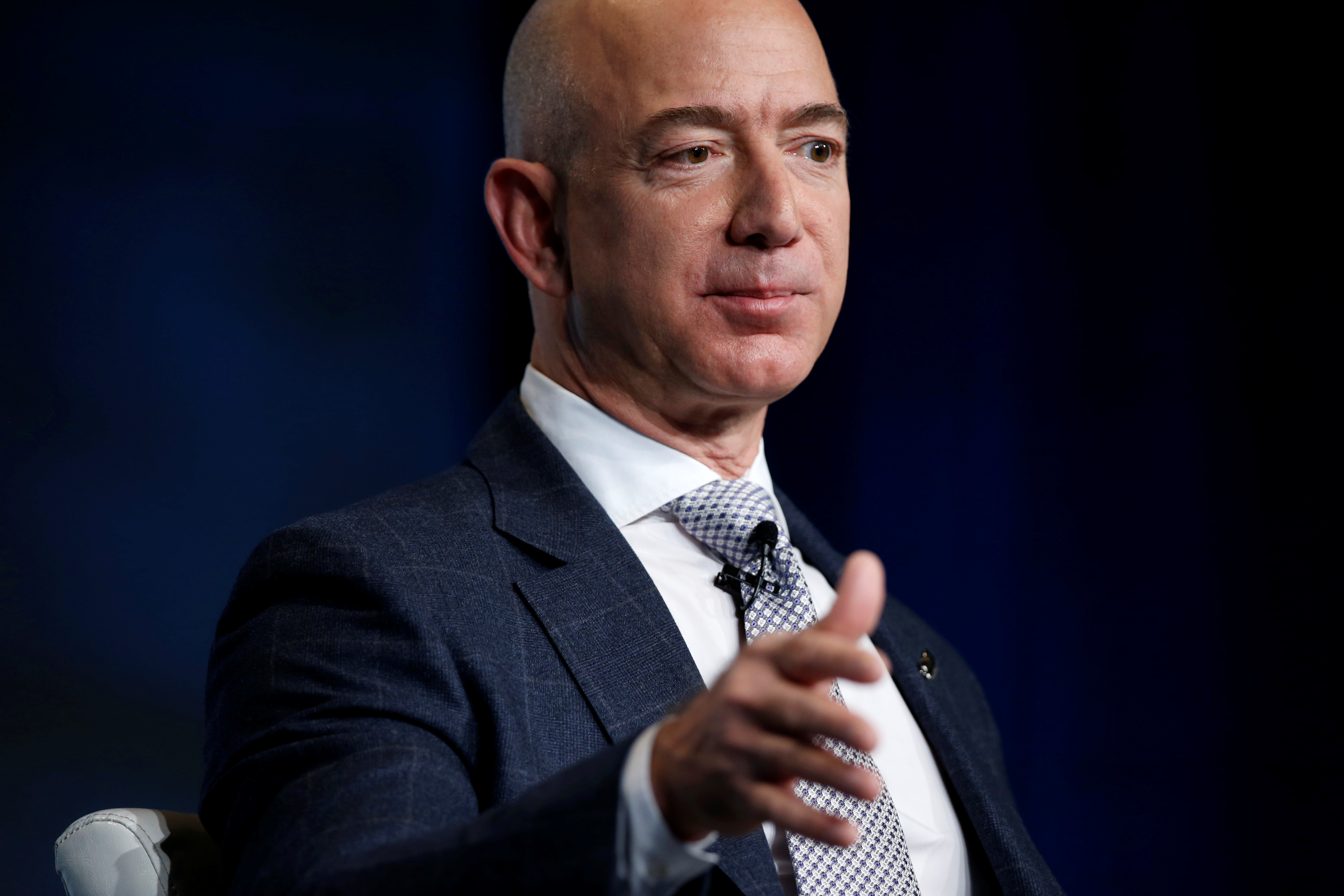 Jeff Bezos To Step Down As Ceo Of Amazon To Be Replaced By Aws Chief Andy Jassy