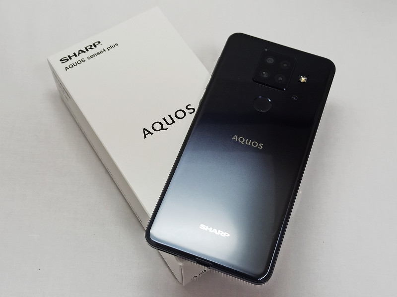 いちばん大きいAQUOSスマホSense4 PlusをSense4と比較