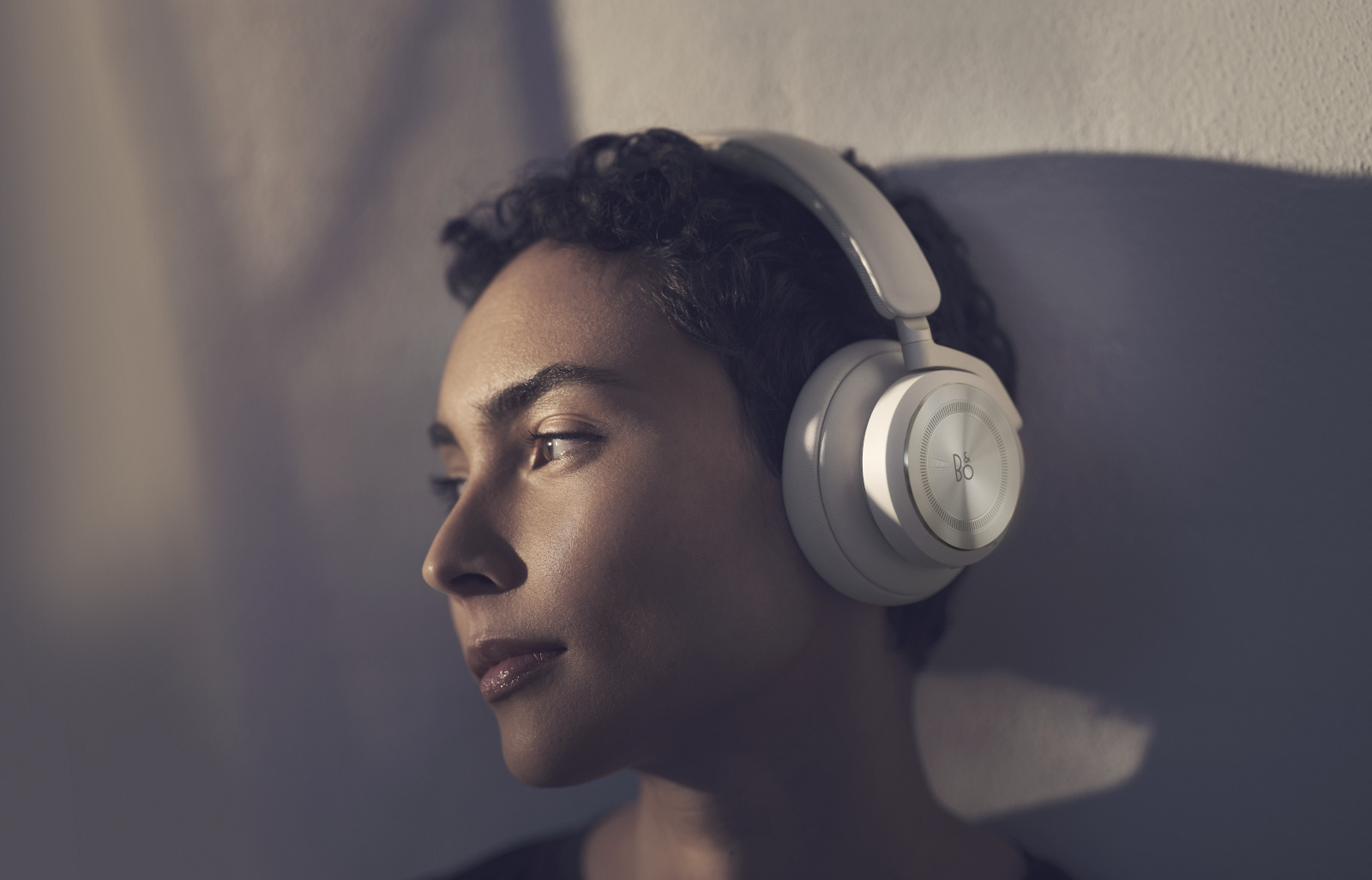 B&O Beoplay HX headphones offer ANC and 35 hours of battery life