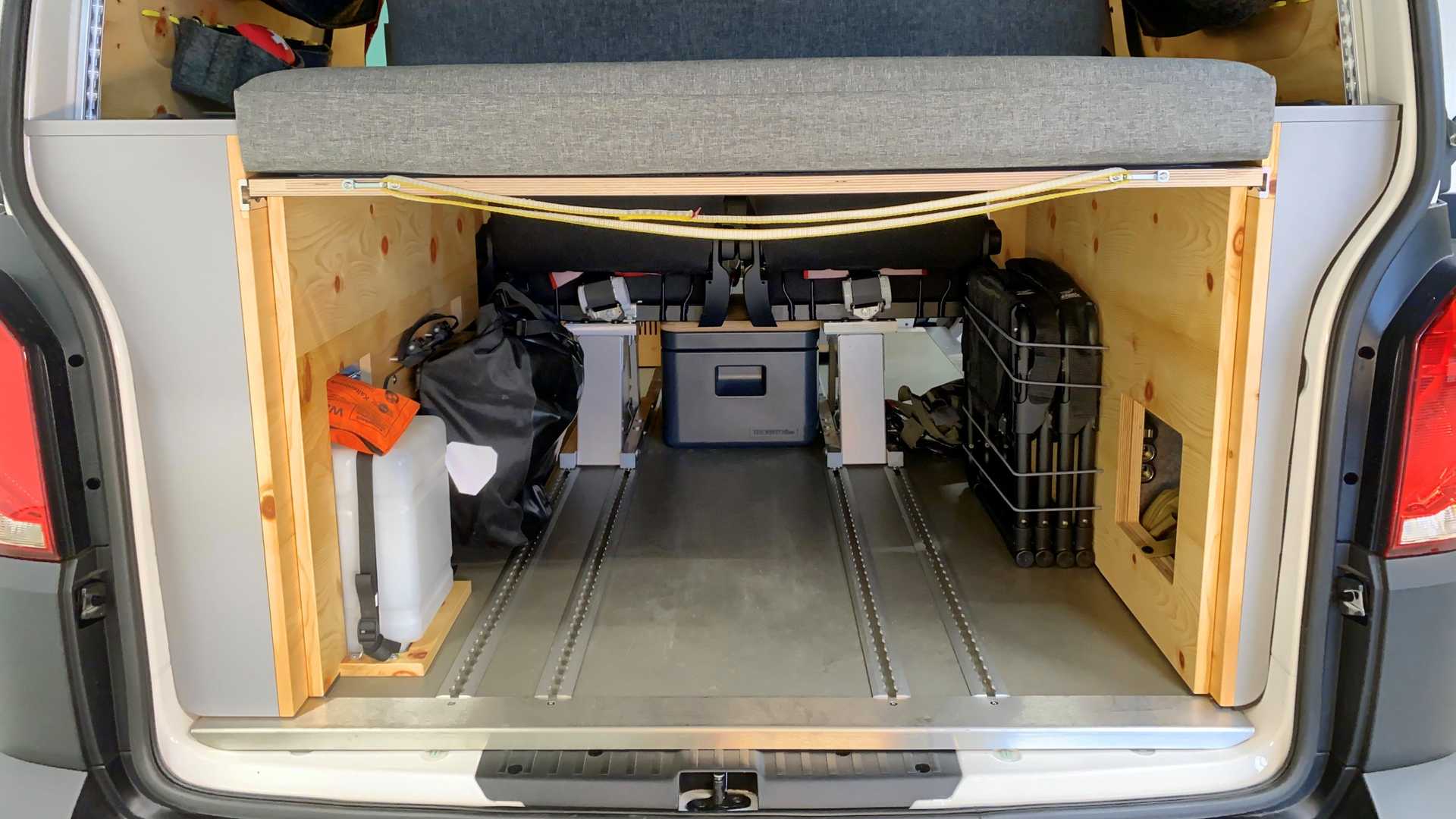 Flowcamper Casper 以極具創意的空間設計展示出「小車屋大機能」
