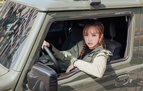 【明星聊愛車】愛紗拿台灣駕照，獨鍾日系外型Suzuki Jimny，讚：開起來又高又輕！