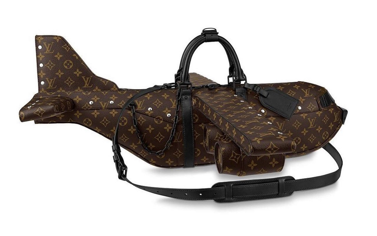 Louis Vuitton lanza costoso bolso en forma de avión y llueven