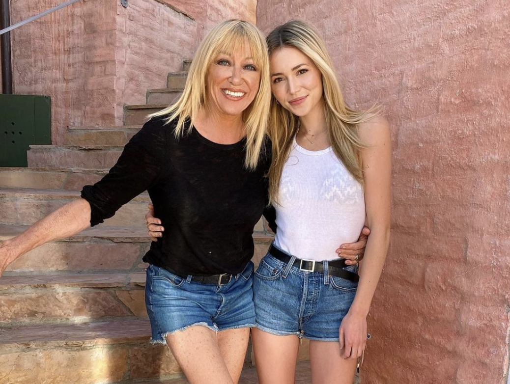 Suzanne Somers, 74, twins in shorts alongside 25-year-old granddaughter ...