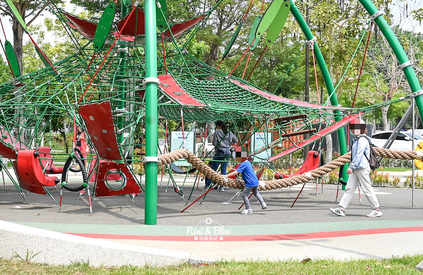 台中兒童公園 黎新公園 大型攀爬遊具 互動競技區 健身訓練區一應俱全 Yahoo奇摩旅遊