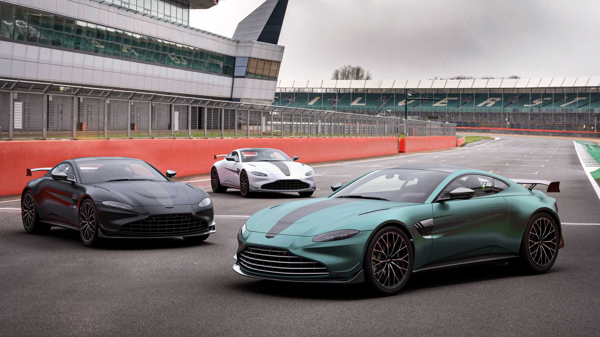 想把新的 F1 安全車帶回家？Aston Martin 發表「Vantage F1 Edition」