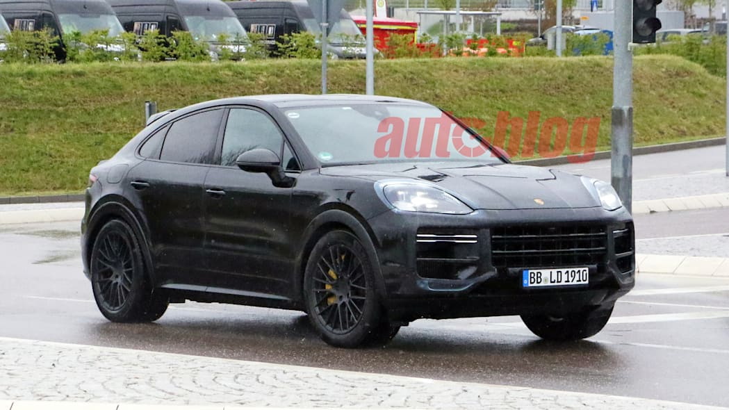 圖／日前國外車媒Autoblog在路上捕捉到2022 Porsche Cayenne Coupe間諜照，整體很明顯沿用Porsche Cayenne車型許多經典設計。