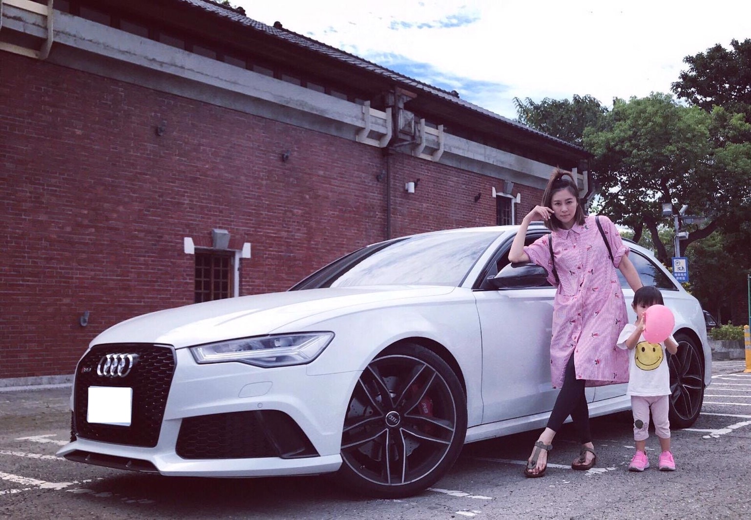 明星聊愛車 張棋惠因為老公購入 地表最強旅行車 Audi Rs 6 Avant 大推 後車箱夠大 各式頂規配備 安全警示系統 Yahoo奇摩汽車機車