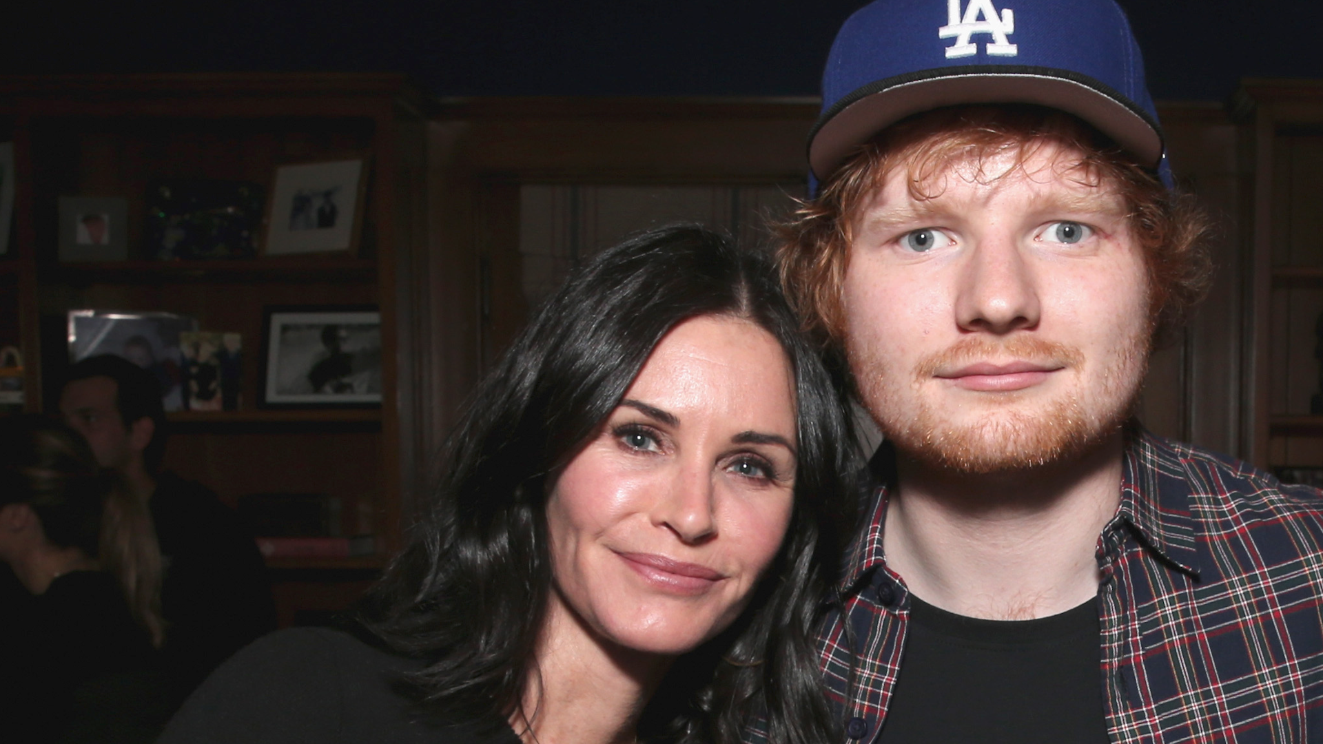 Het NSFW-cadeau Courtney Cox krijgt steeds van Ed Sheeran