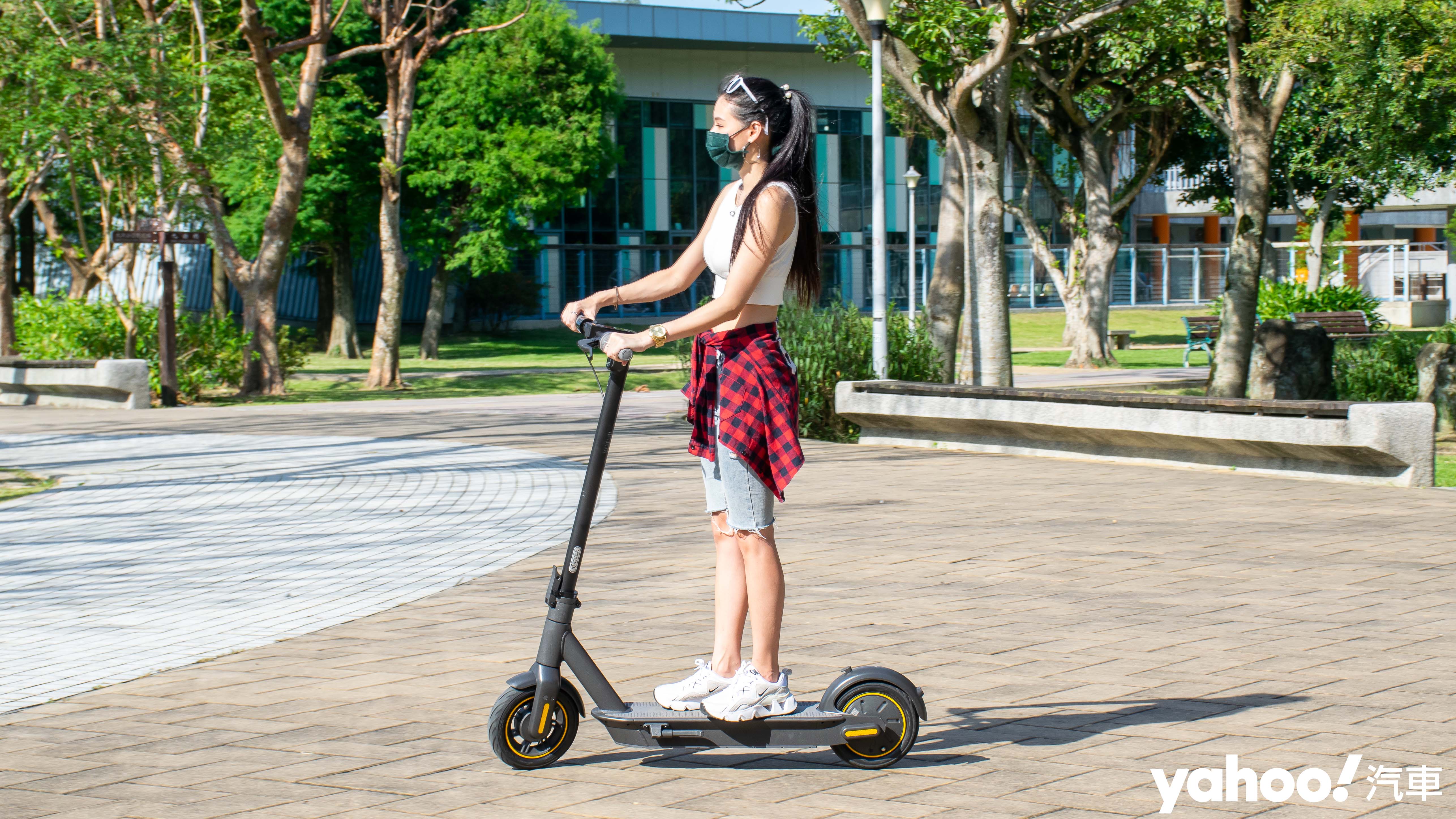 Ninebot九號電動滑板車MAX頂級版開箱實測！全球最高規格的滑板車連繞錐都能征服！