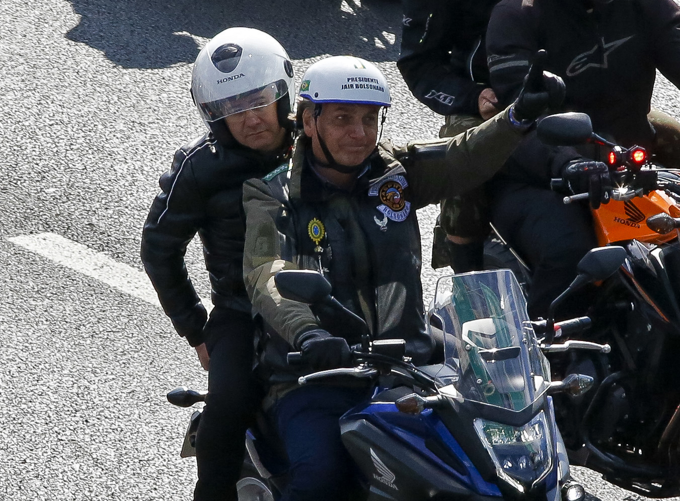 Bolsonaro Pilota Moto Com Placa Coberta Infracao Gravissima