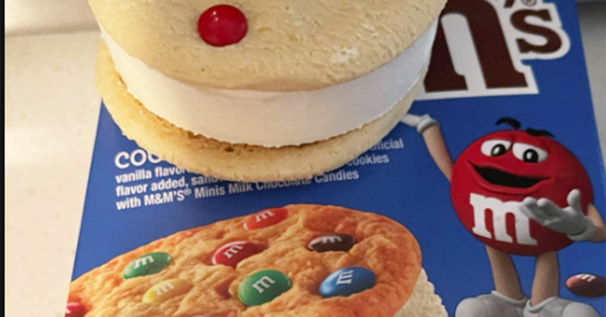 My m&m's cookie sandwich was all white. : r/mildlyinteresting