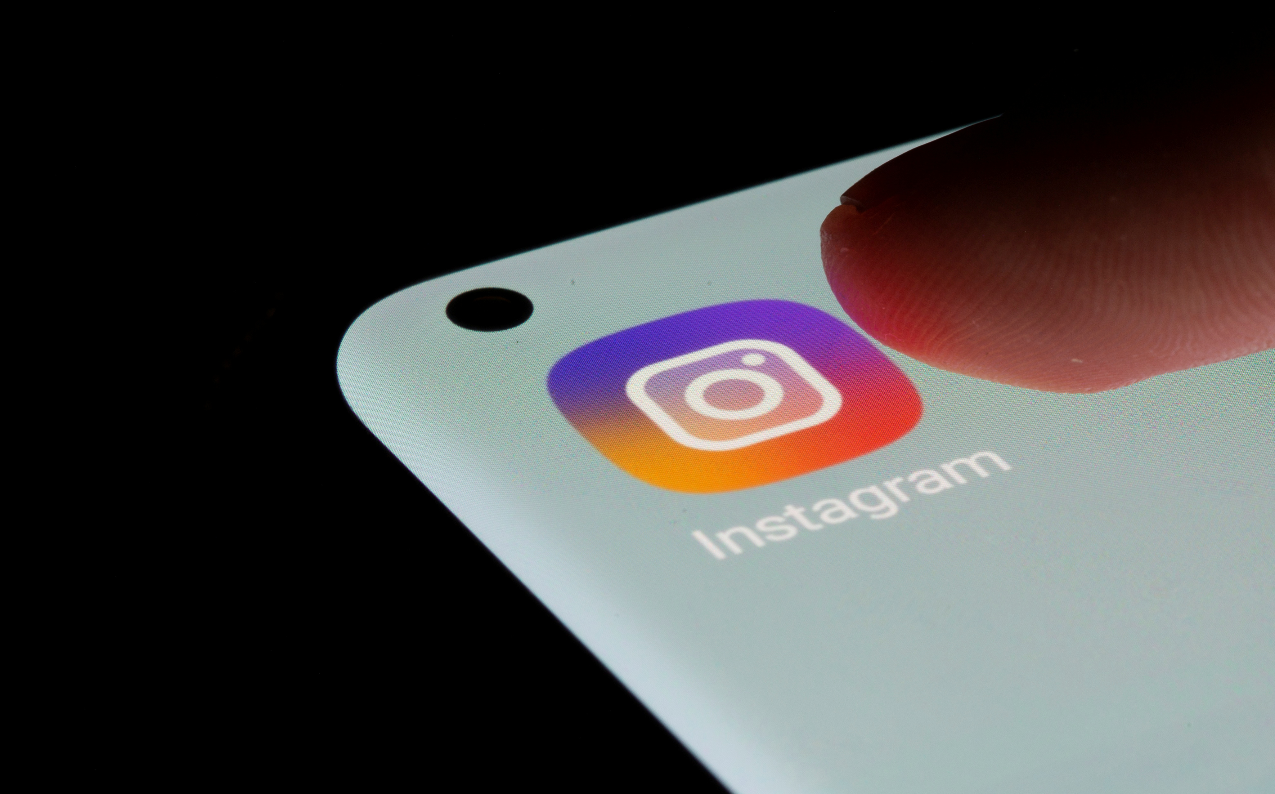 سيعرض Instagram إعلانات في أجزاء أكثر من التطبيق