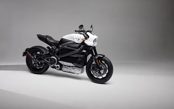 ハーレーの電動バイク新車「LiveWire One」発表。長距離化しつつ価格抑える