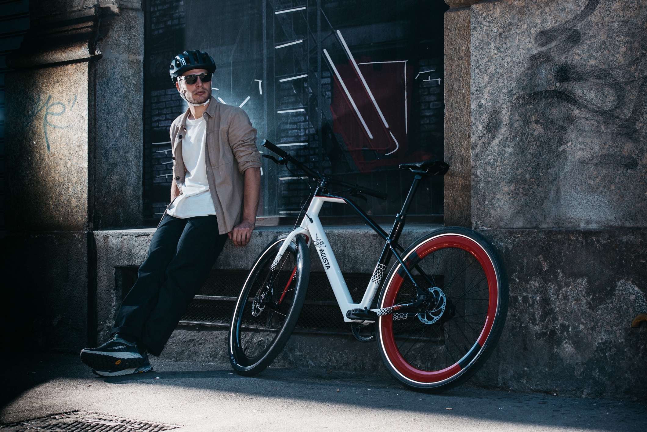 MVアグスタ、スポーティな電動アシスト自転車『AMO』発表。軽量eモビリティに参入