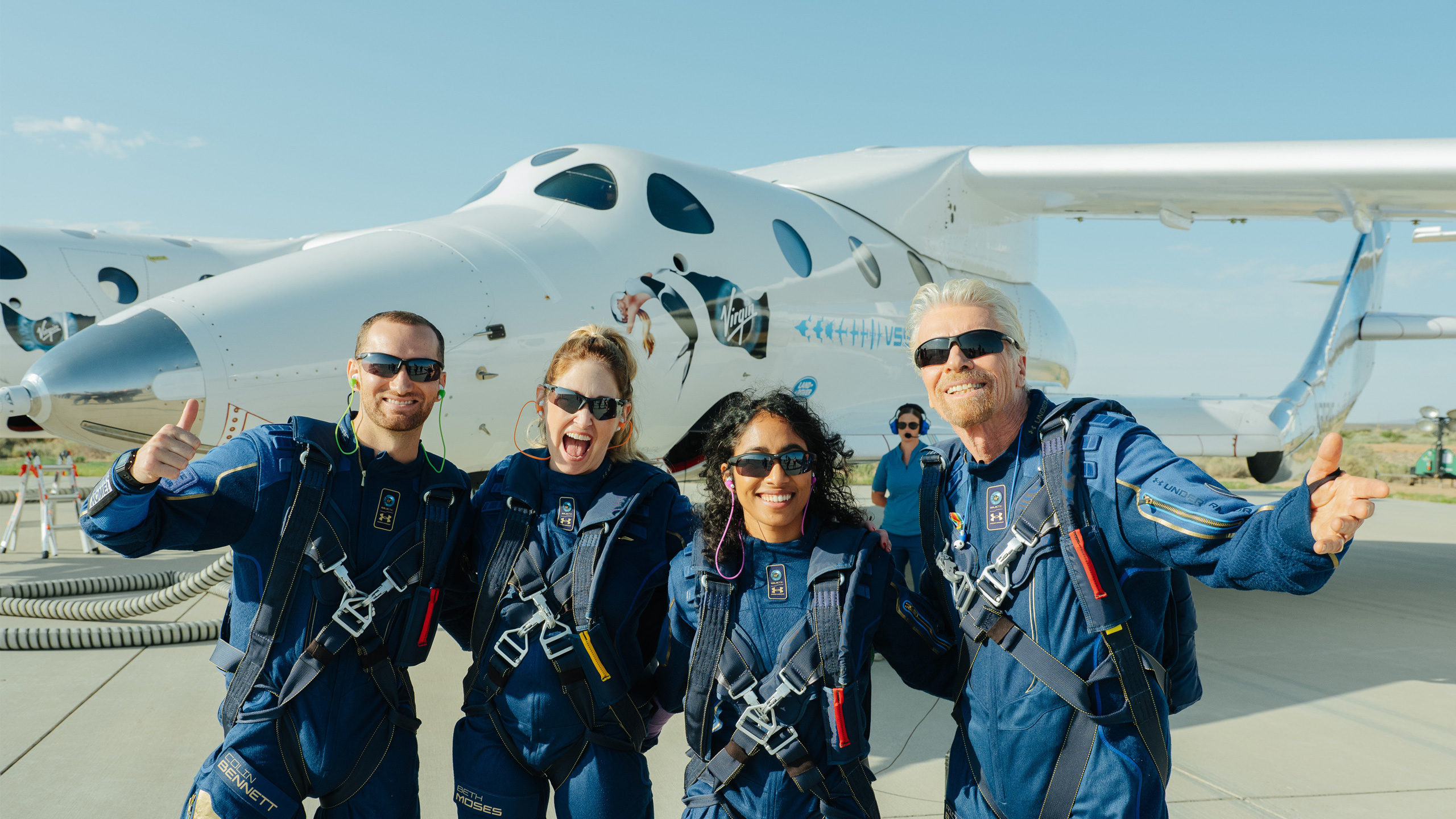 Virginグループ会長リチャード・ブランソン、自社の宇宙機で初めての宇宙旅行を実現