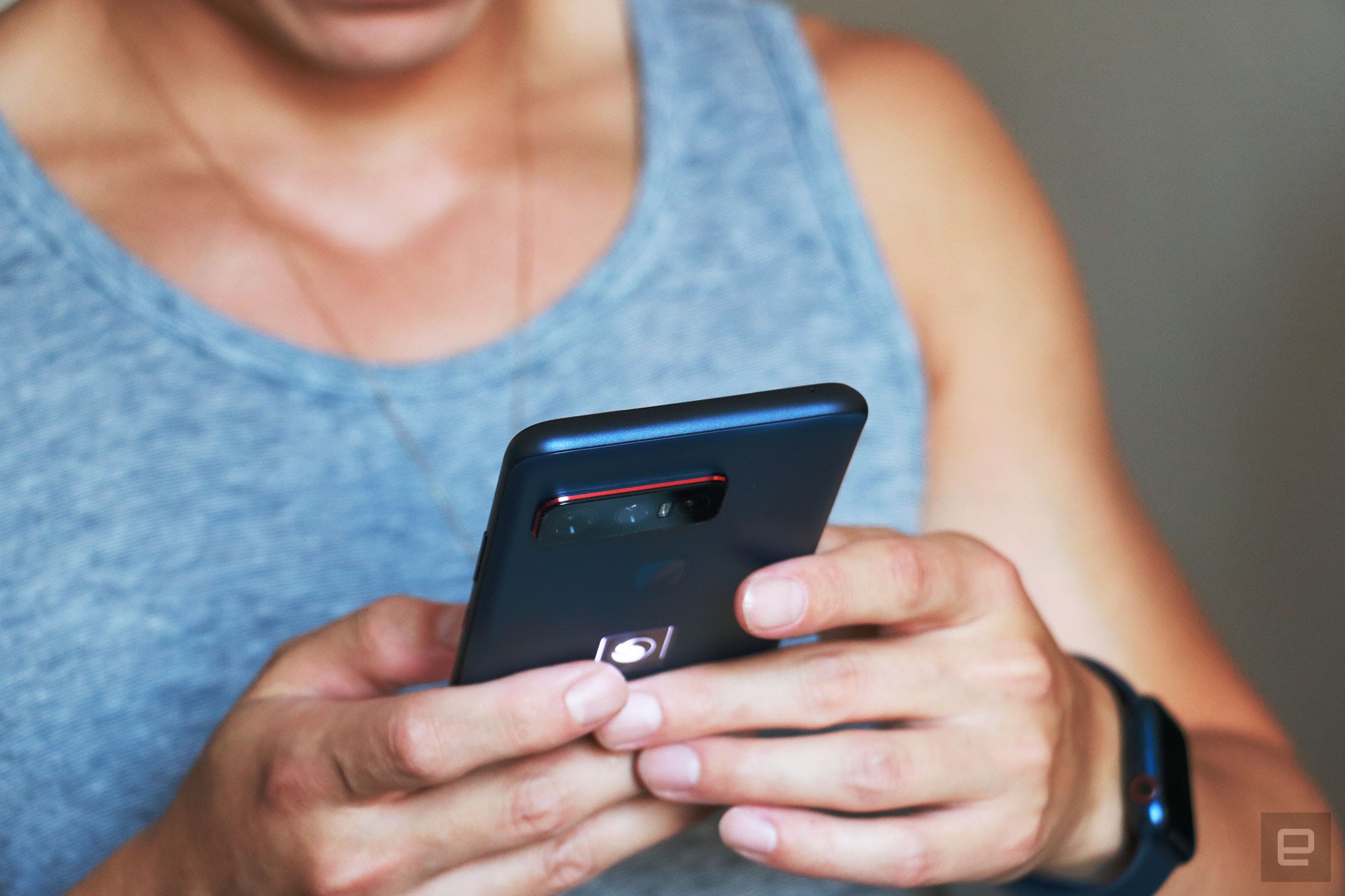 A man using the Smartphone for Snapdragon Insiders