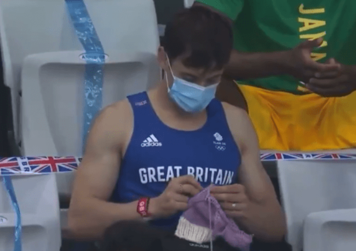 Tokyo Olympics 2021: Tom Daley spotted knitting at diving ...