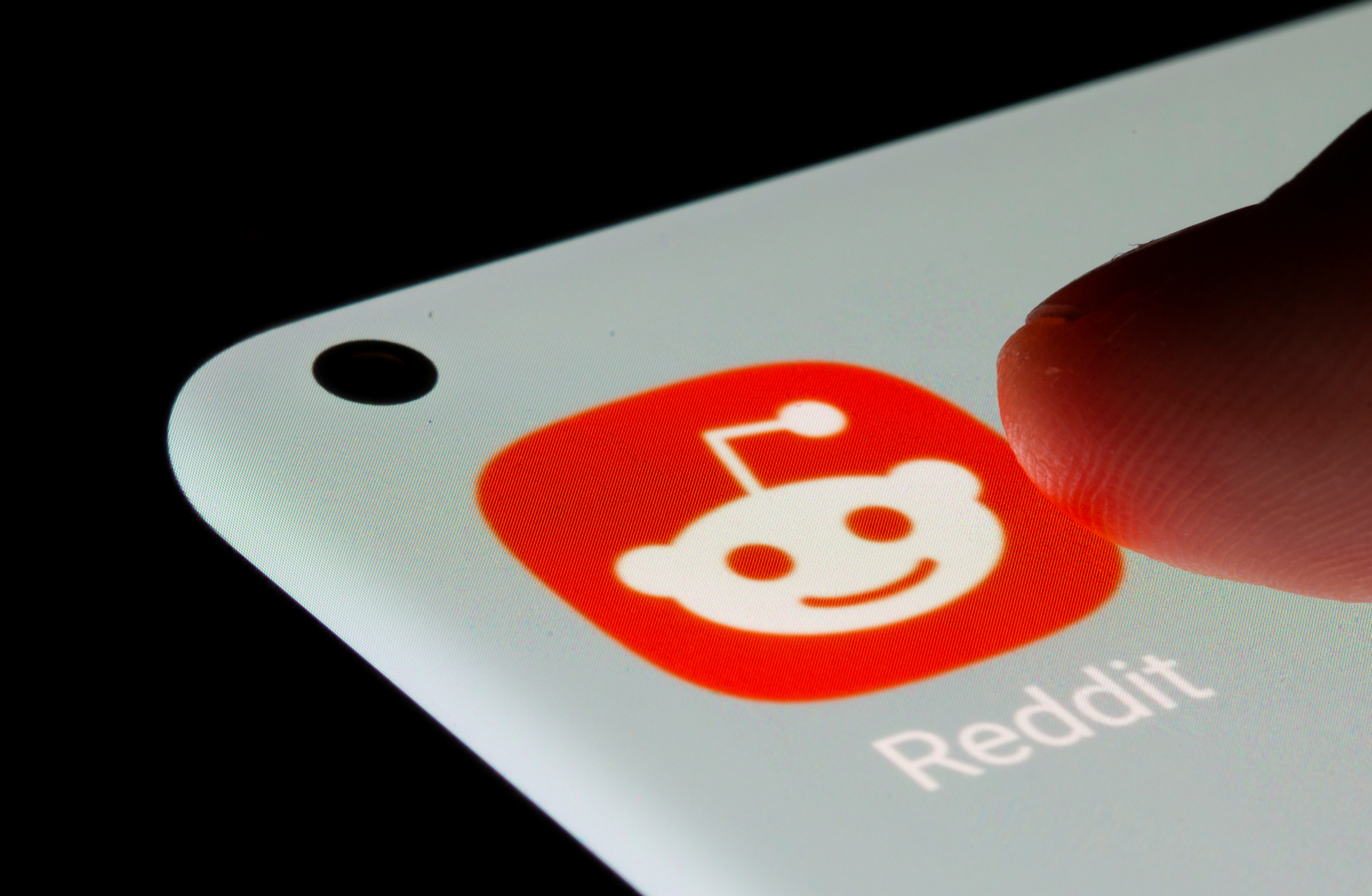 Reddit CEO rejects call for a crackdown on coronavirus misinformation