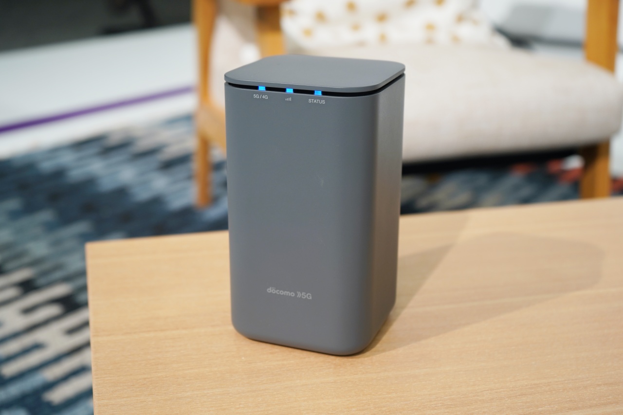 ドコモ ホームルーター Home 5g を8月27日に発売 一括3万9600円 Engadget 日本版