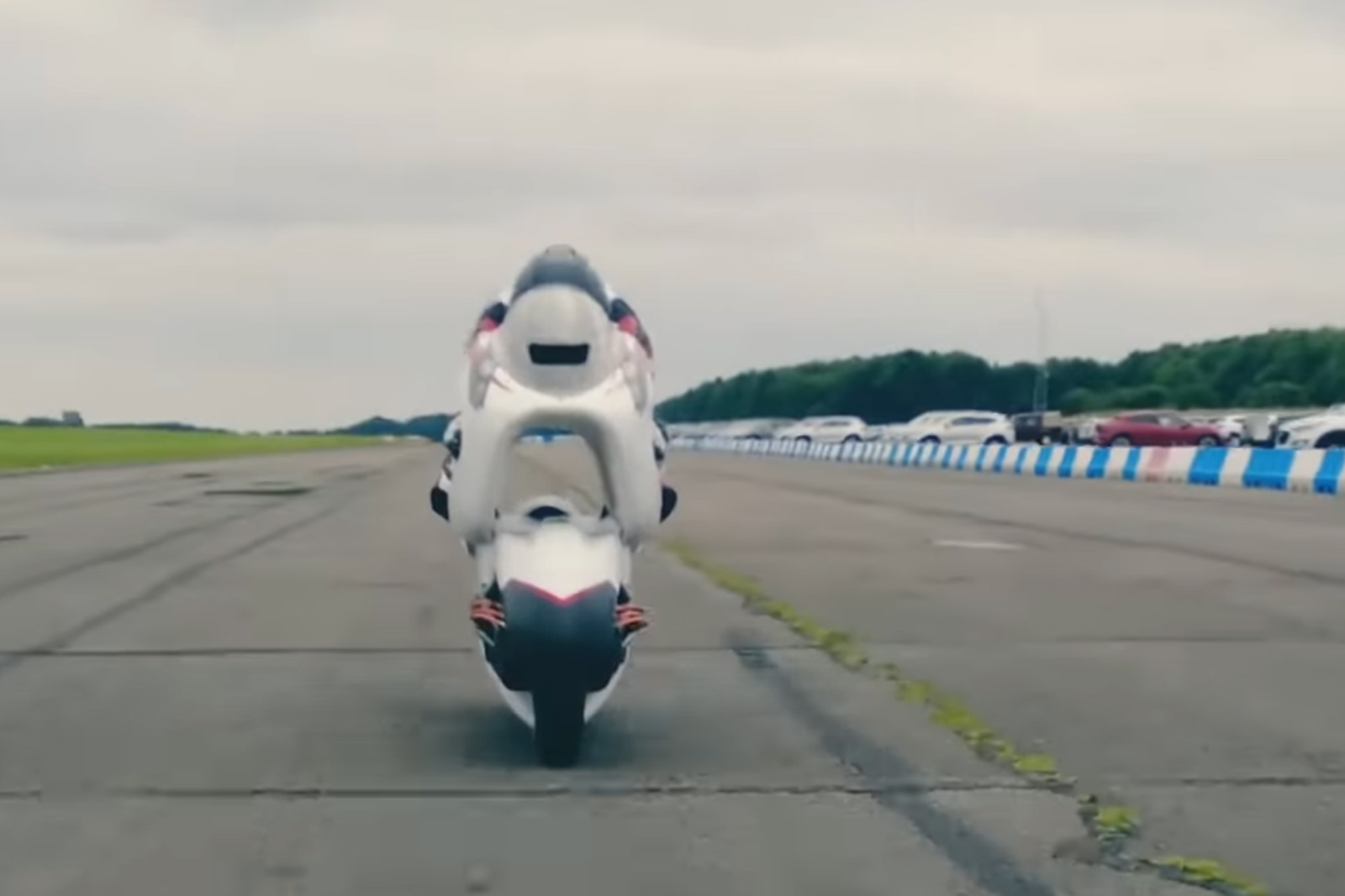 【動画】世界最速目指す「風穴付き電動バイク」 WMC250EV が初のテスト走行を完了