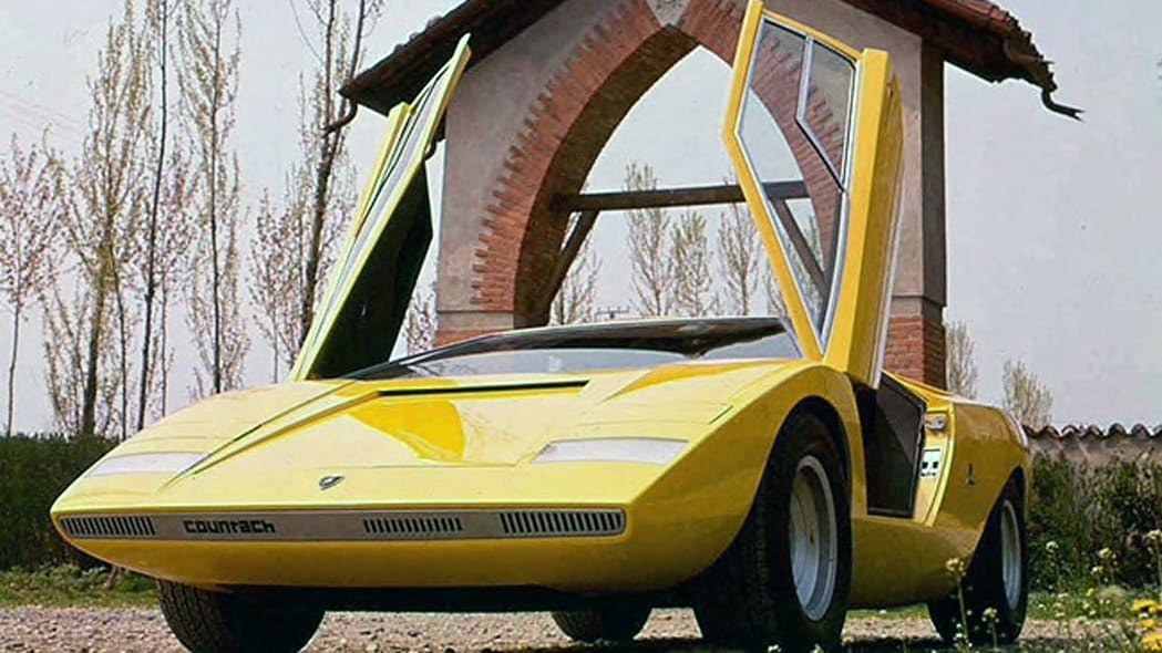 圖／Lamborghini Countach LP500名稱源自於義大利皮埃蒙特語「驚嘆」之意，車門彷彿雙翼展開的模樣，彷彿科幻電影裡的飛行車。
