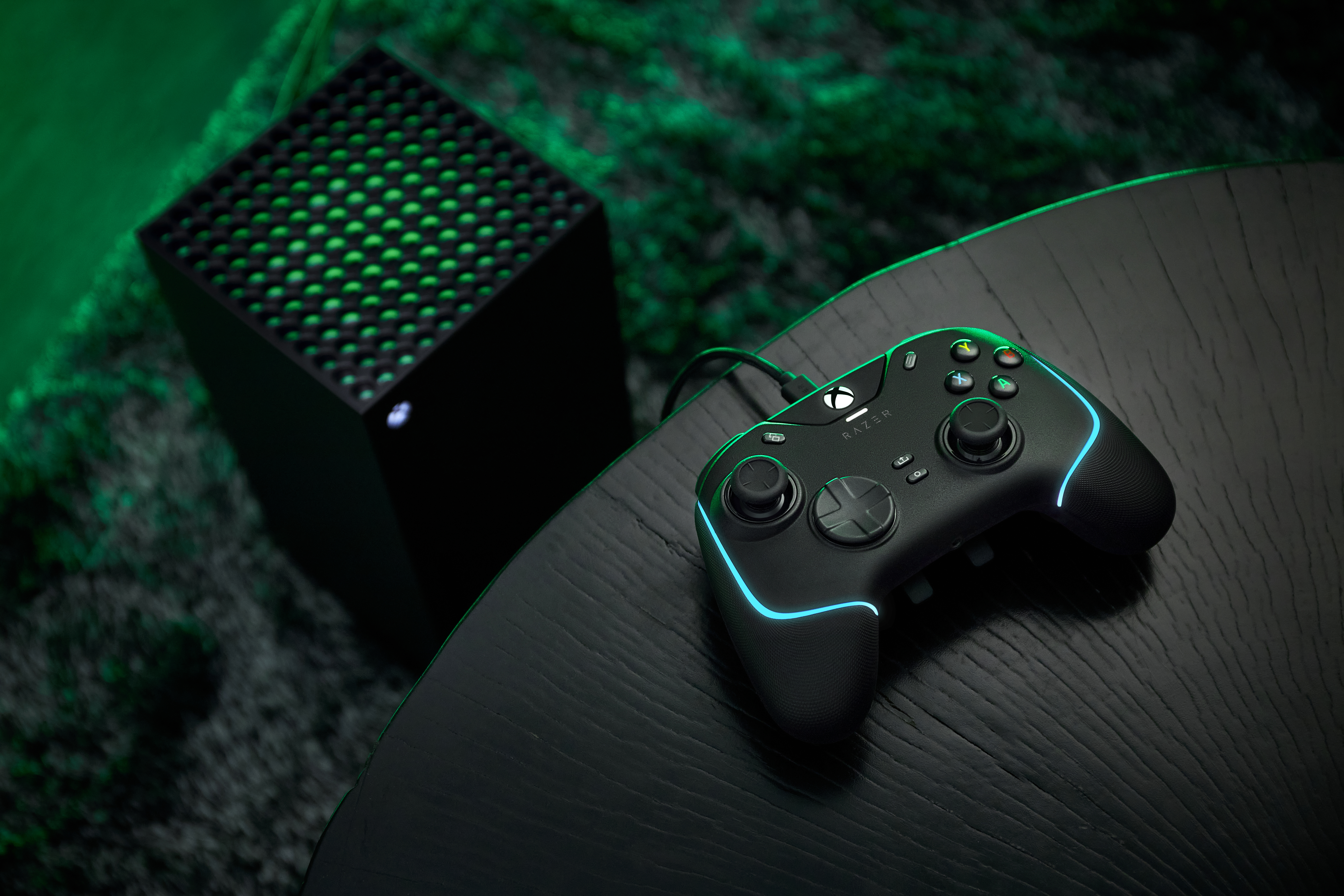 Razer's Wolverine V2 Chroma features interchangeable thumb sticks