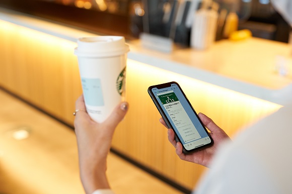 スターバックスオーダー ペイに Line版 レジに並ばずコーヒー注文 12月に全国展開 Engadget 日本版
