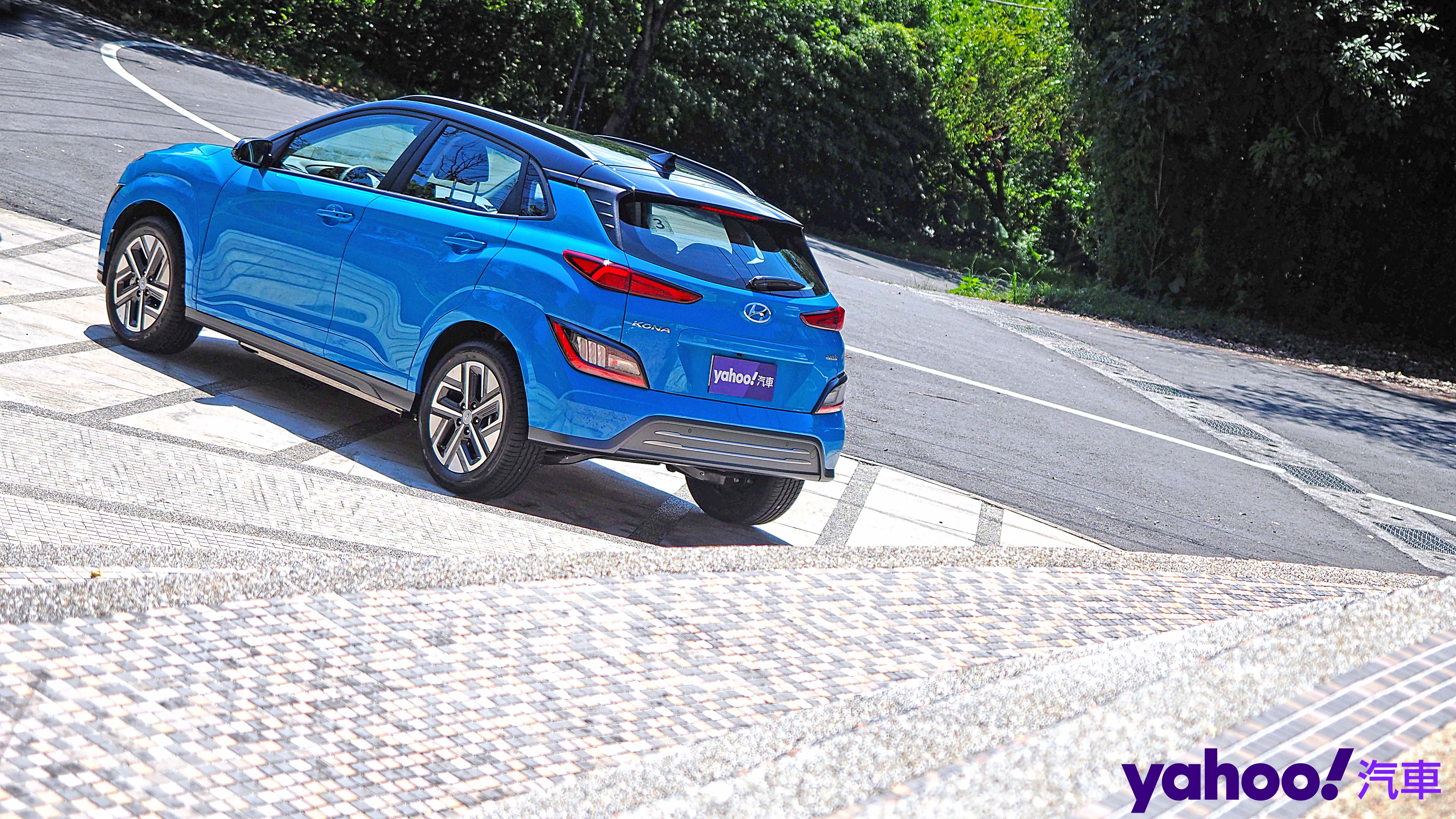 2021 Hyundai Kona Electric EV300山道試駕！換湯換藥不換碗卻又是截然不同的駕馭之道！