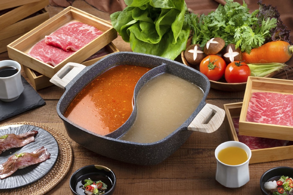 提供和牛多吃，日式涮煮鍋、炙燒壽司、和牛咖哩飯等等。（圖片來源：和牛涮日式鍋物放題官方臉書）