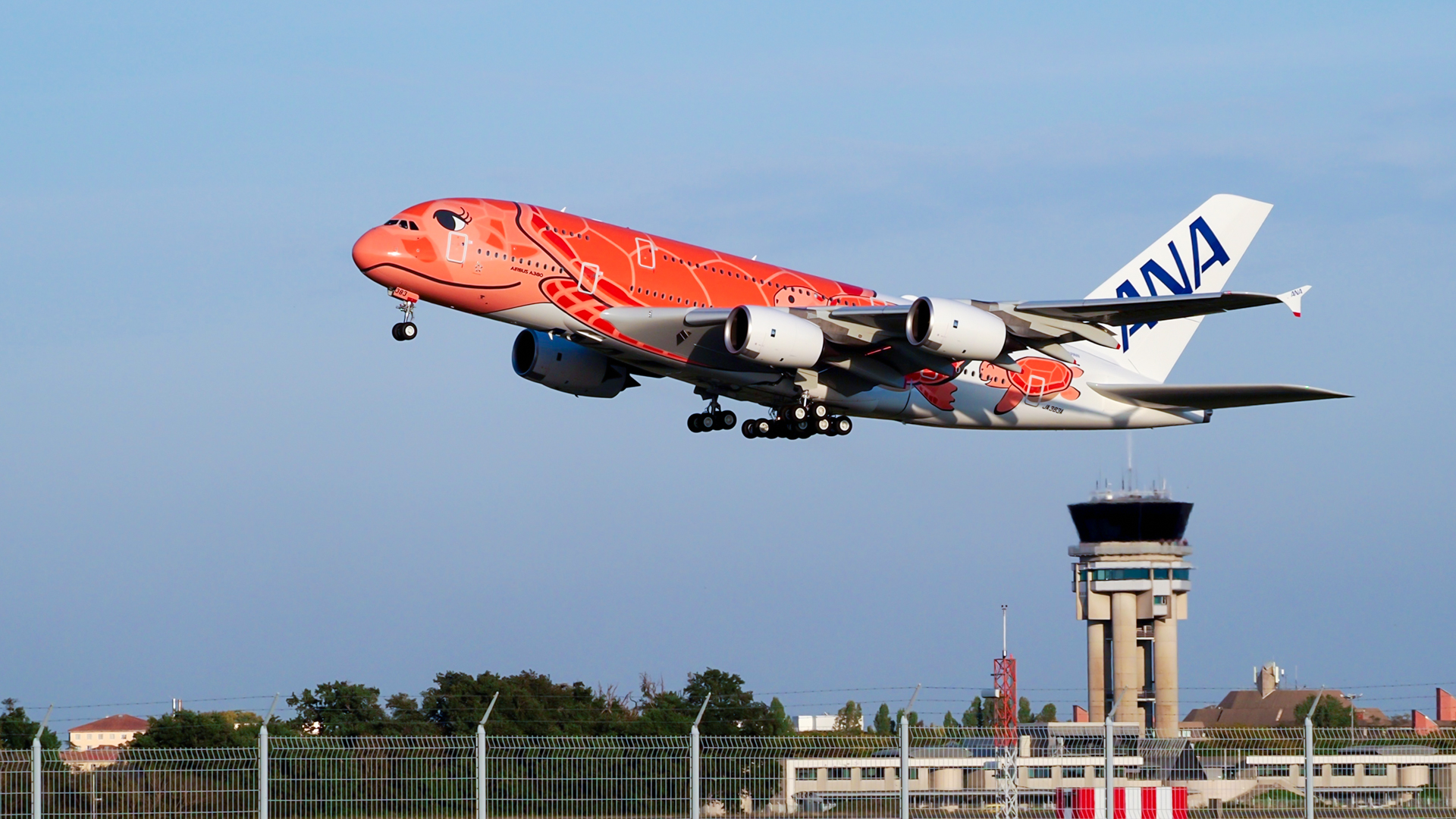 エアバスのお膝元トゥールーズでa380のシミュレーター体験とanaのフライングホヌ3号機をお見送り 中山智 Engadget 日本版