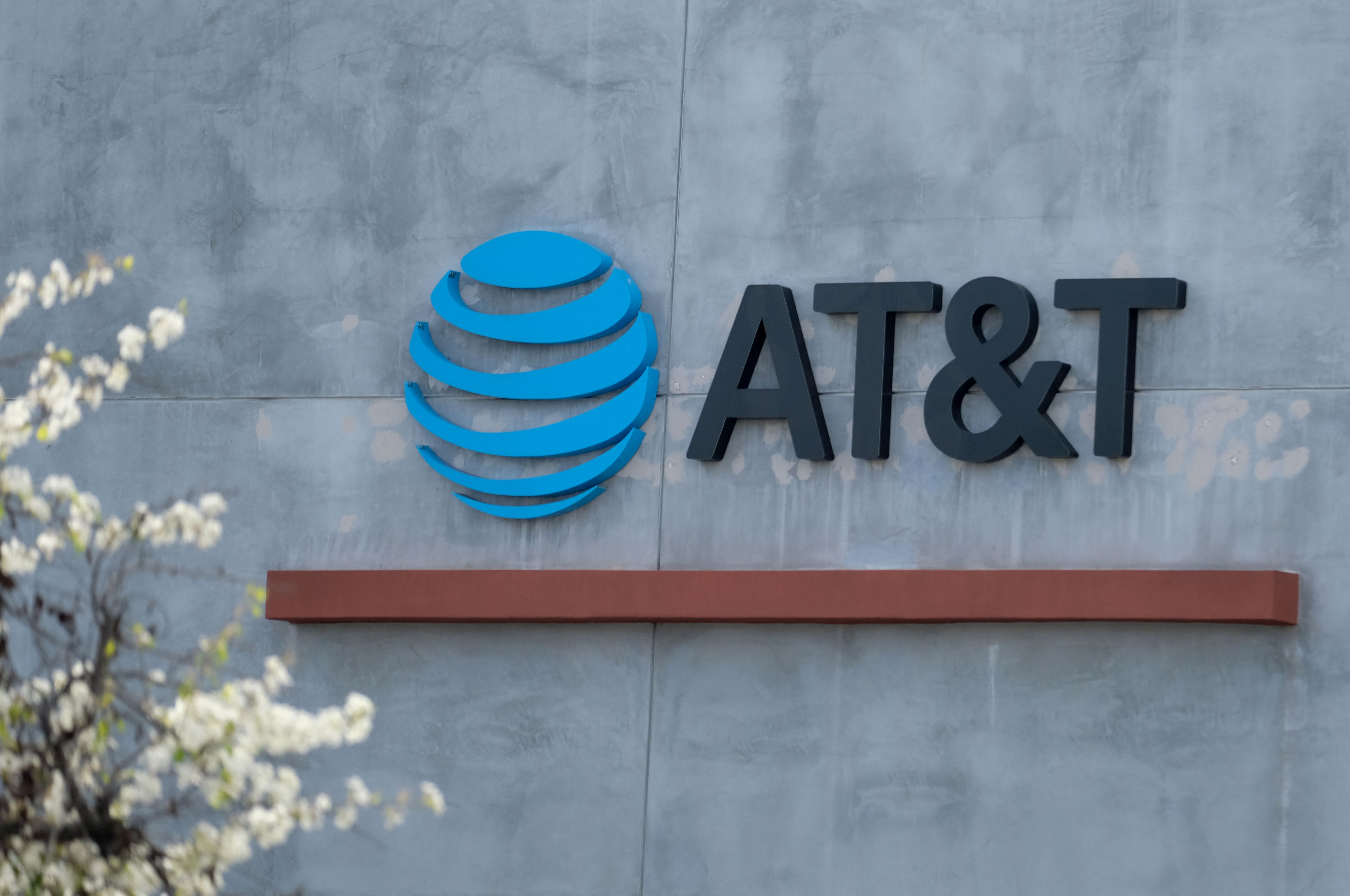 AT&T will use phone location data to route 911 calls to the right responders