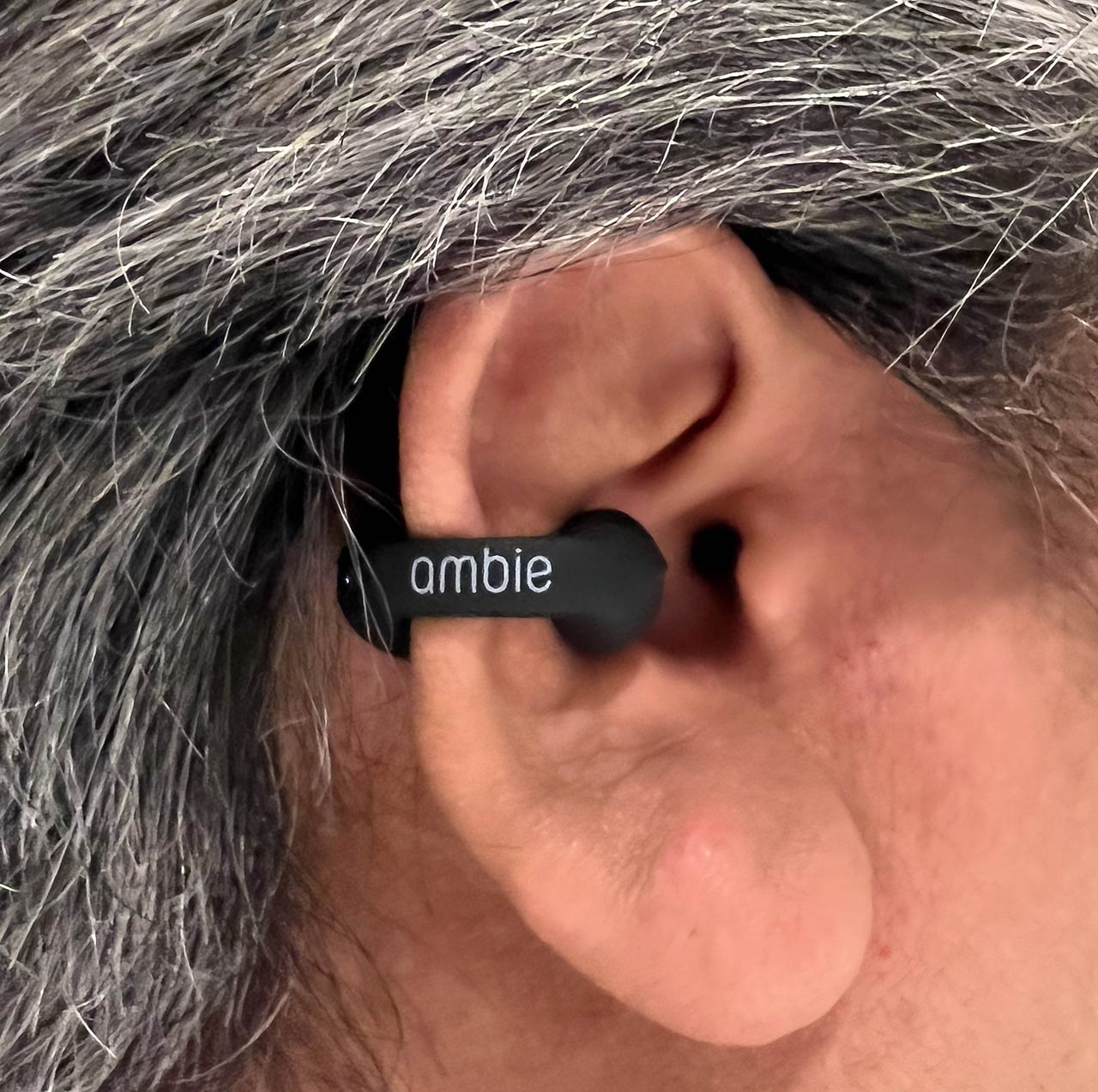 耳を塞がない完全ワイヤレスオープン型イヤホン Ambie を試す 西田宗千佳 Engadget 日本版