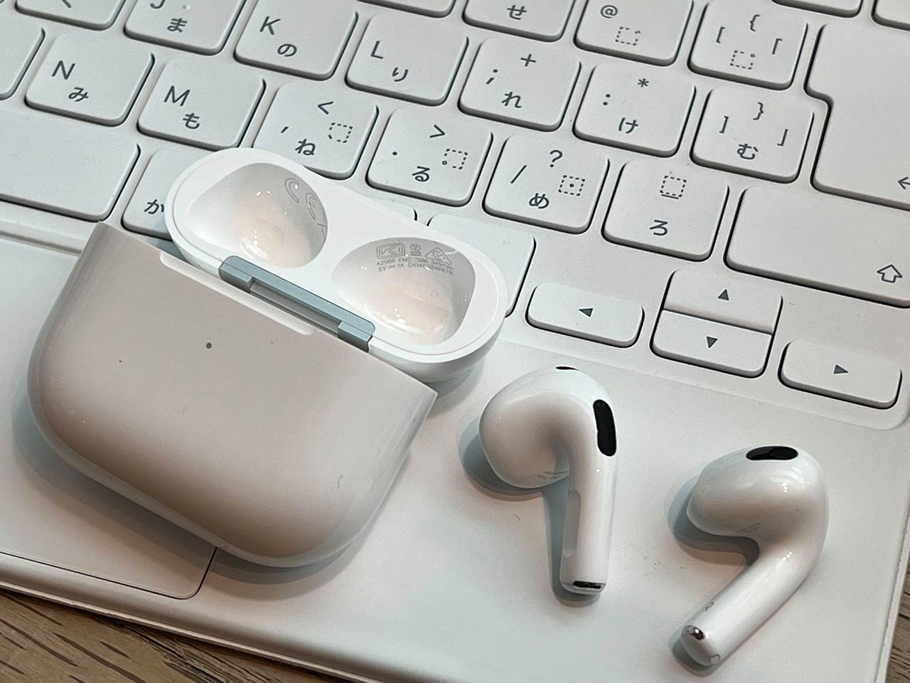 Airpods 第3世代 は世界で一番 空気に近いイヤホン 軽い装着感 良音質 バッテリー持ちで新領域に 本田雅一 Engadget 日本版