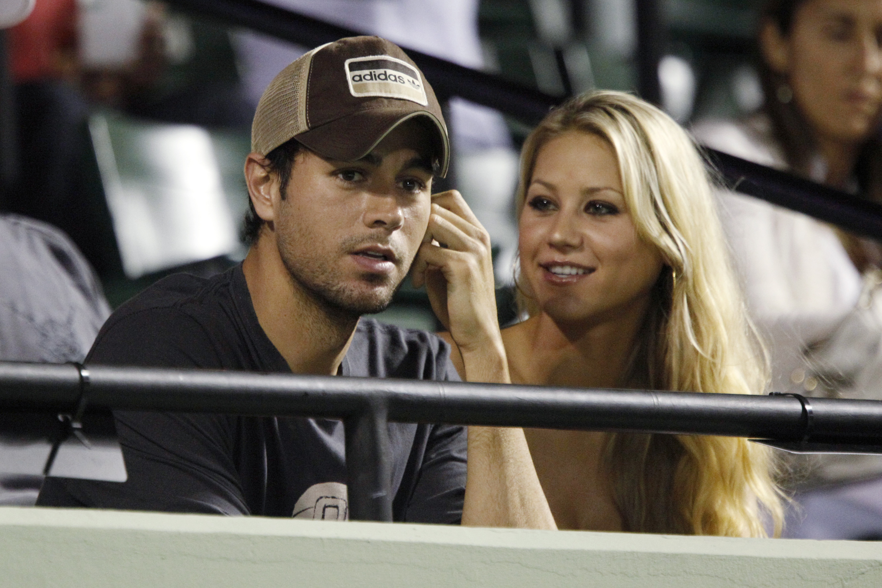 La reacción de los hijos de Enrique Iglesias y Anna Kournikova al verlos en un tórrido video