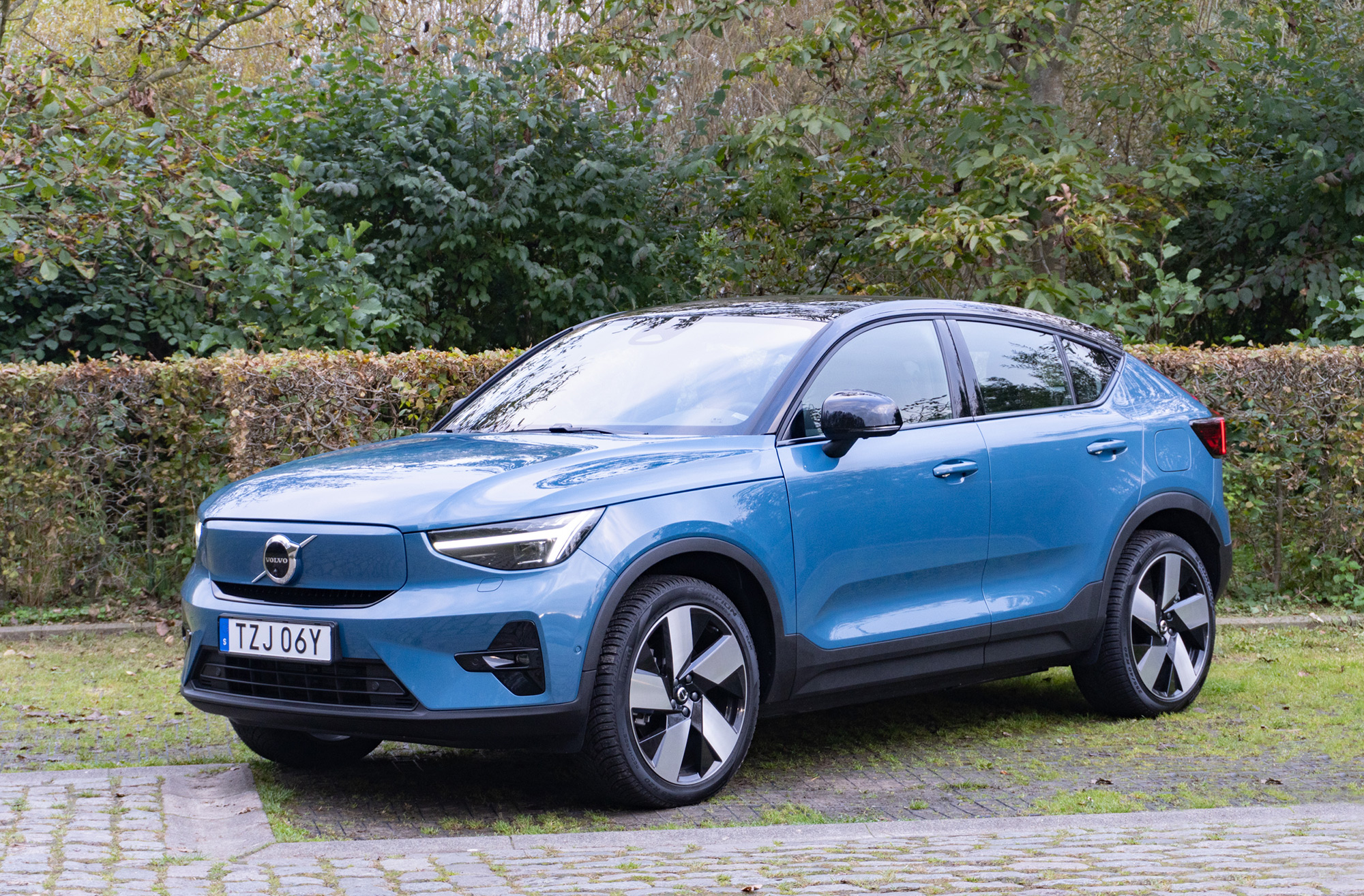 Volvo’s 2022 C40 Recharge adds fastback style to the XC40