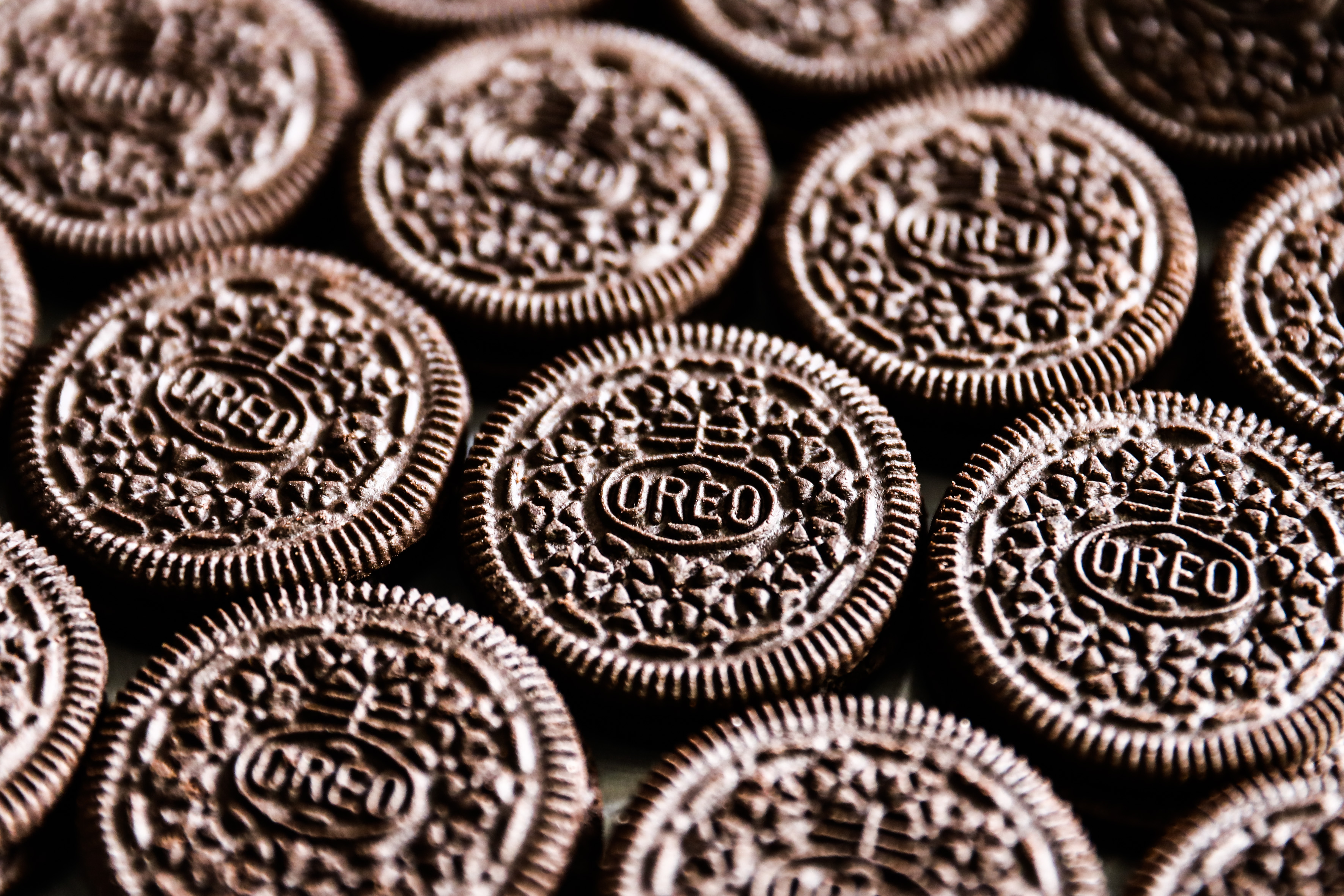 MIT scientists reveal why it's hard to evenly split Oreo filling between two hal..