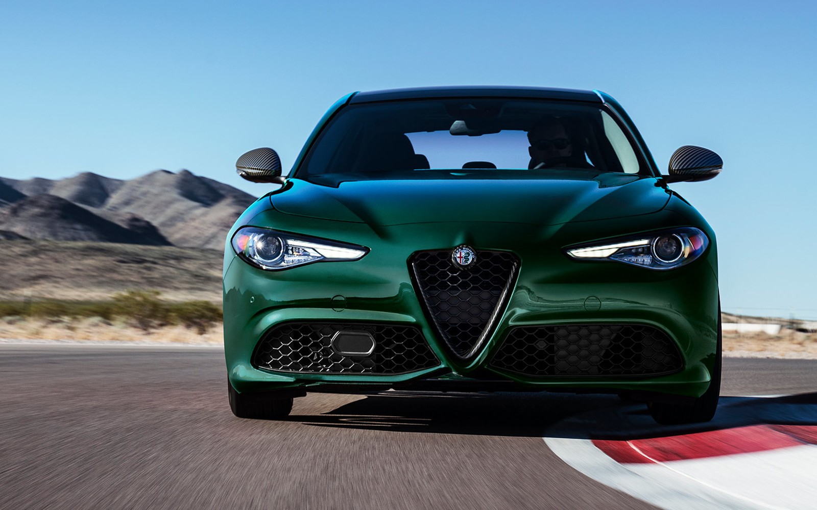 Alfa Romeo wird 2024 eine vollelektrische GiuliaLimousine debütieren