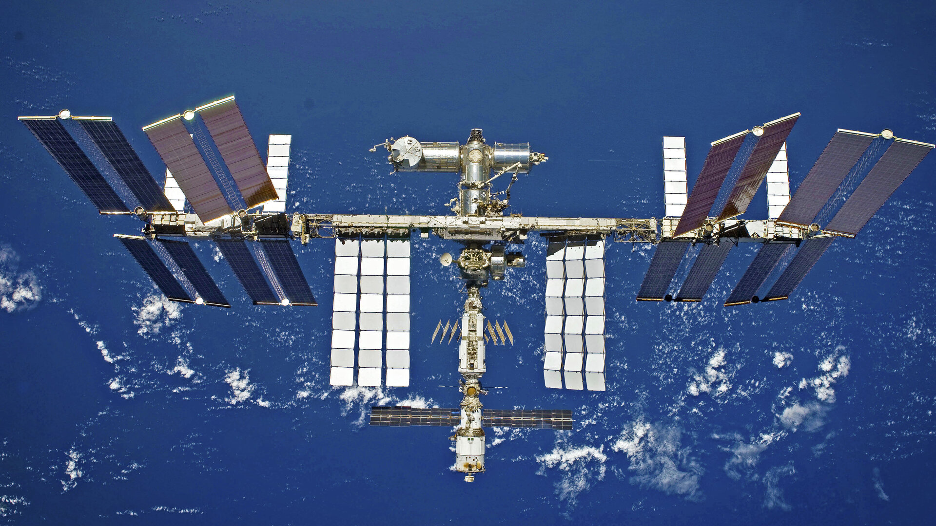 Satellite Space Debris Forces Iss Astronauts To Seek Shelter Aboard Docked Capsules Engadget