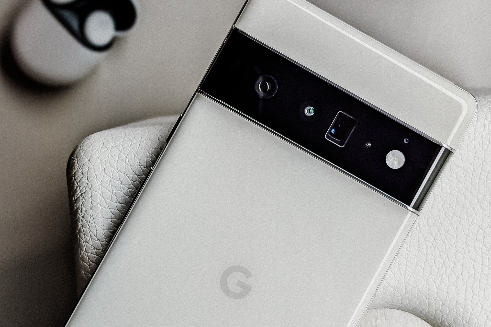 Google fixes Pixel 6 bug that randomly dialed your contacts