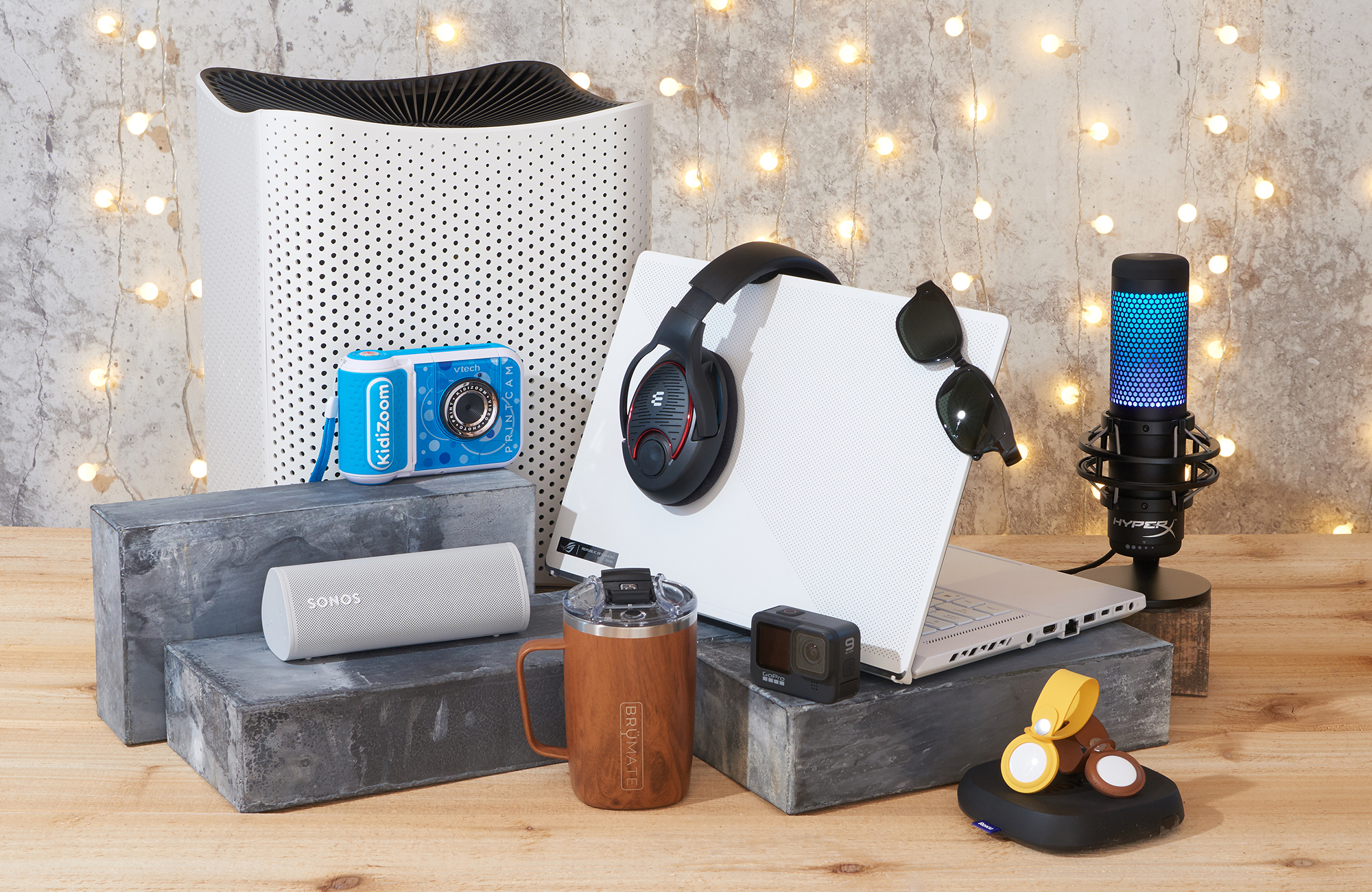 Items for the Engadget 2021 Holiday Gift Guide. 