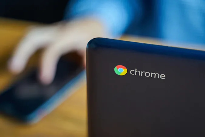 Chromebook向け のぞき見防止機能 開発中か 肩越しの人物を検知 画面で警告 Engadget 日本版