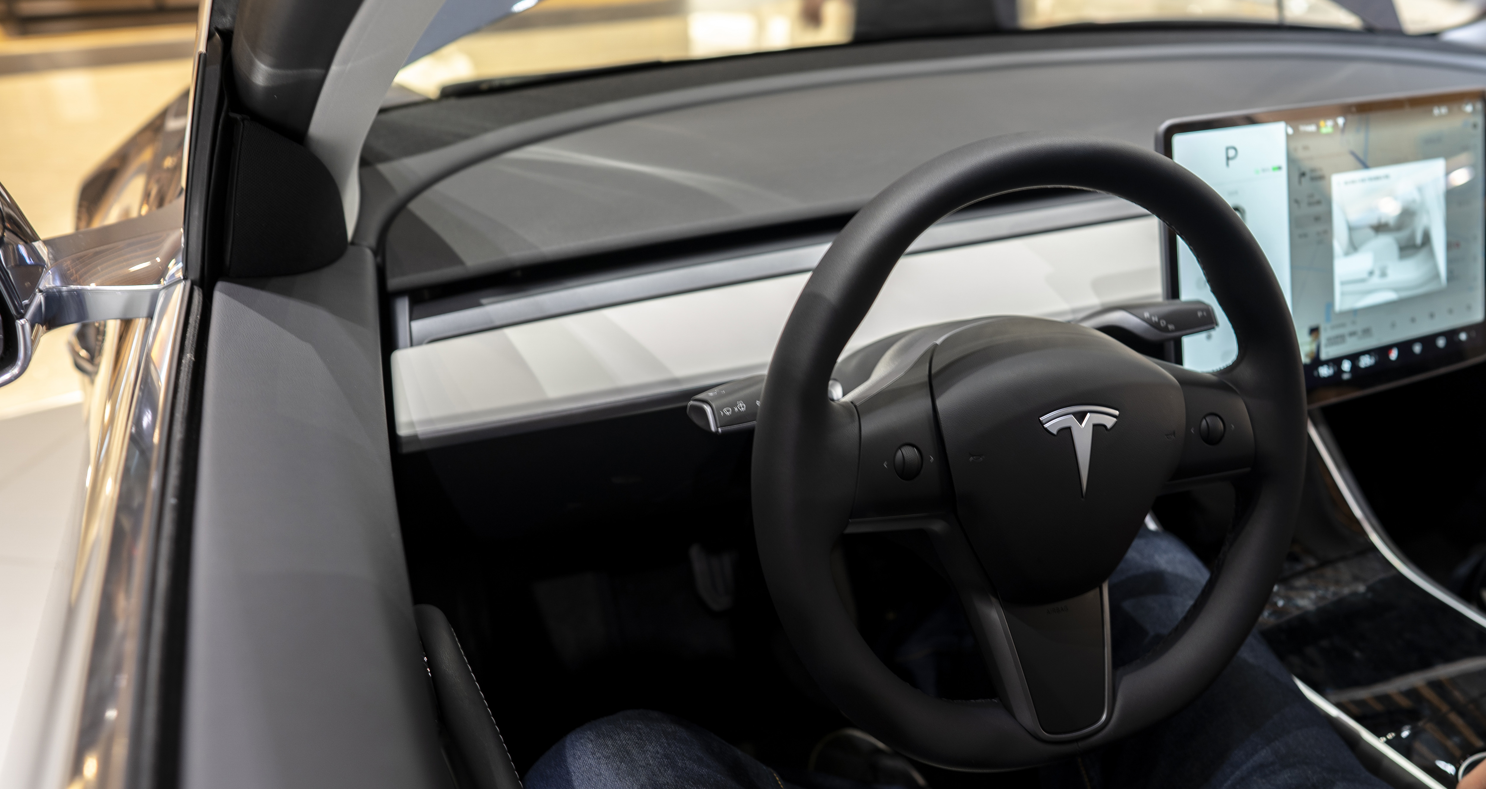 tesla-is-delivering-some-evs-without-usb-ports-due-to-chip-shortages-engadget