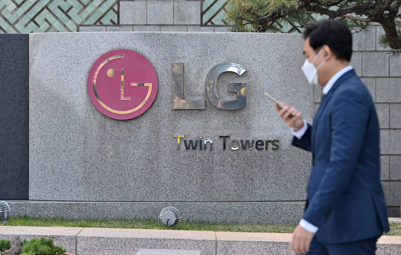 A man walks past the logo of South Korea's LG Electronics in front of the company's headquarters in Seoul on April 5, 2021. (Photo by Jung Yeon-je / AFP) (Photo by JUNG YEON-JE/AFP via Getty Images)