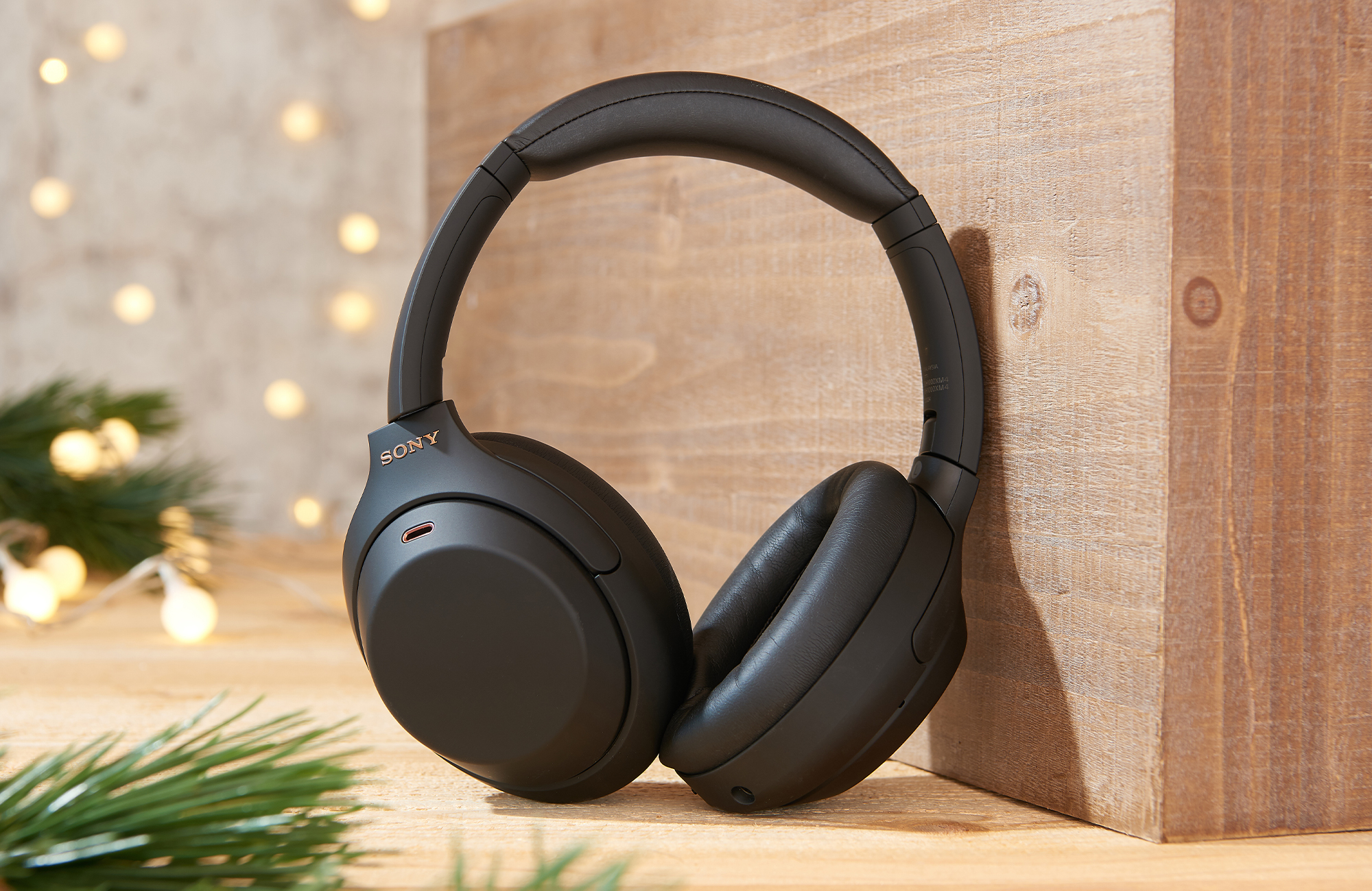 Sony WH-1000XM4 for the Engadget 2021 Holiday Gift Guide. 