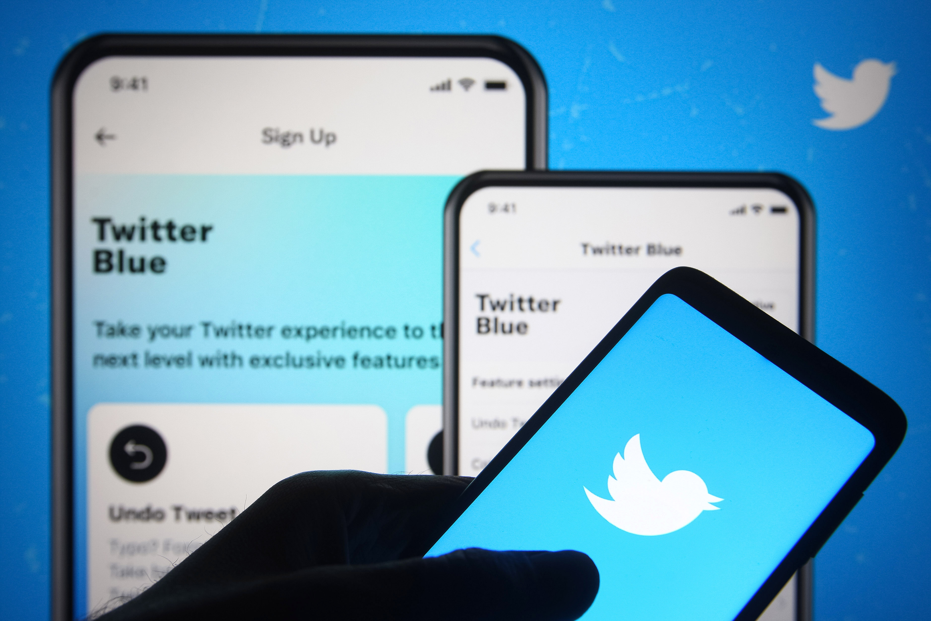 Twitter begins testing paid account verification on iOS