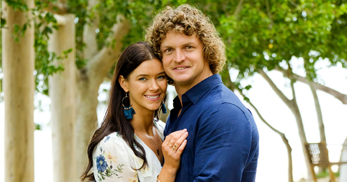 Bachelor star Nick 'Honey Badger' Cummins announces he's expecting