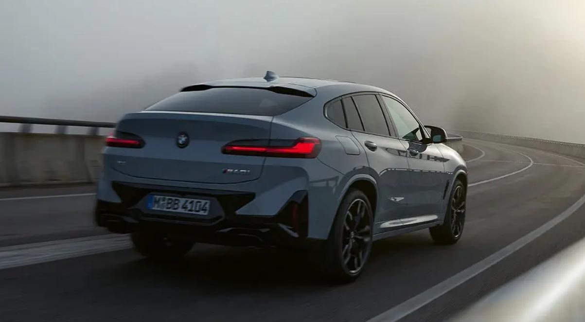 圖／2022 BMW X4 xDrive30i M Sport多了失壓續跑胎、ISOFIX兒童安全椅固定、遠光燈自動控制與陡坡緩降系統。