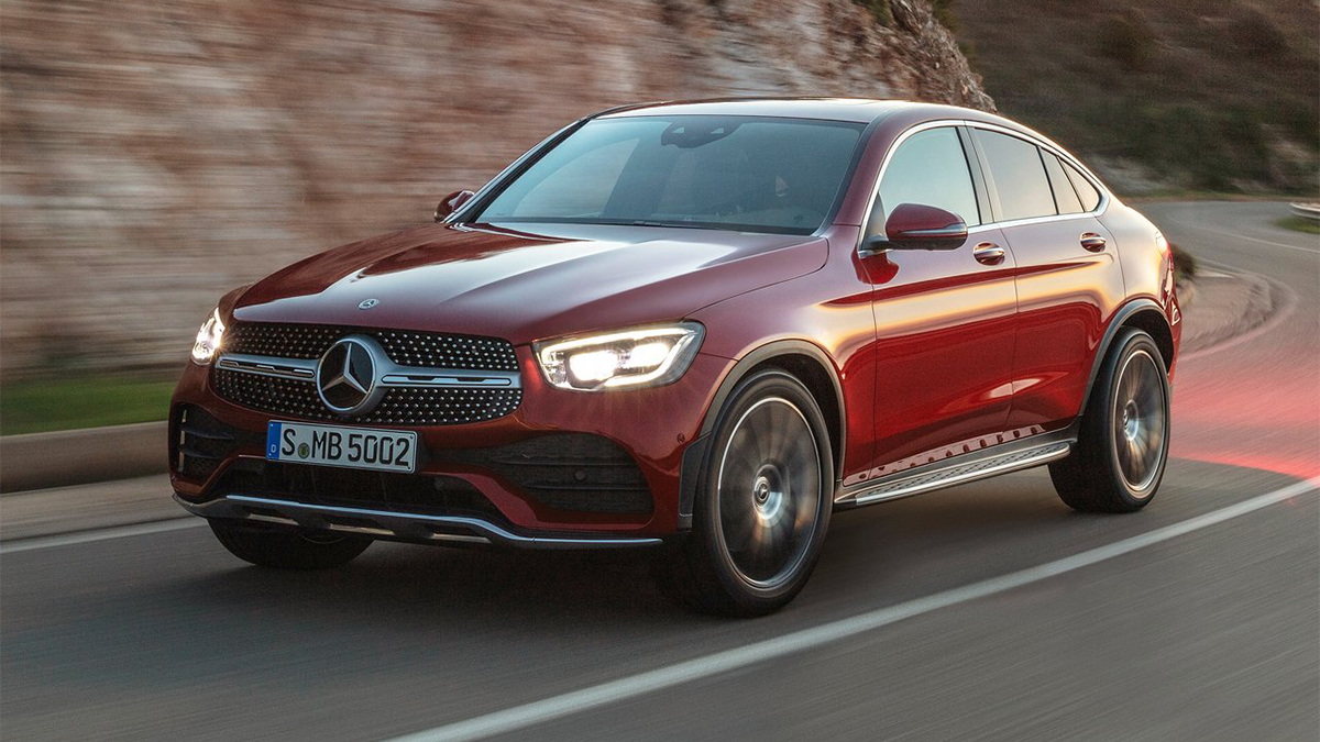 圖／2022 M-Benz GLC Coupe GLC300 4MATIC車頭採用單柵式水箱護罩，搭配兩側新款LED頭燈，營造出傳承自New GLE家族的成熟優雅氛圍。