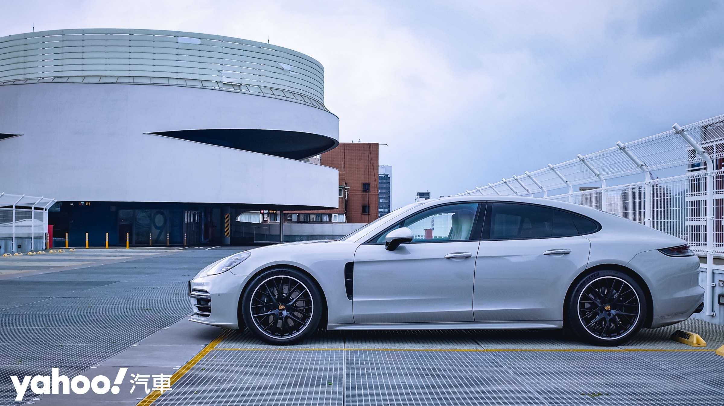 2022 Porsche小改款Panamera 4都會試駕，成熟大人的務實玩物！